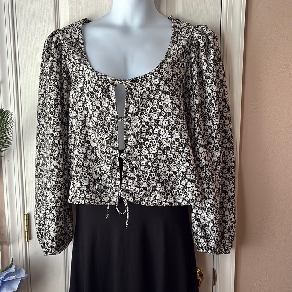 Levi’s Floral Black and White Women's Top EUC
